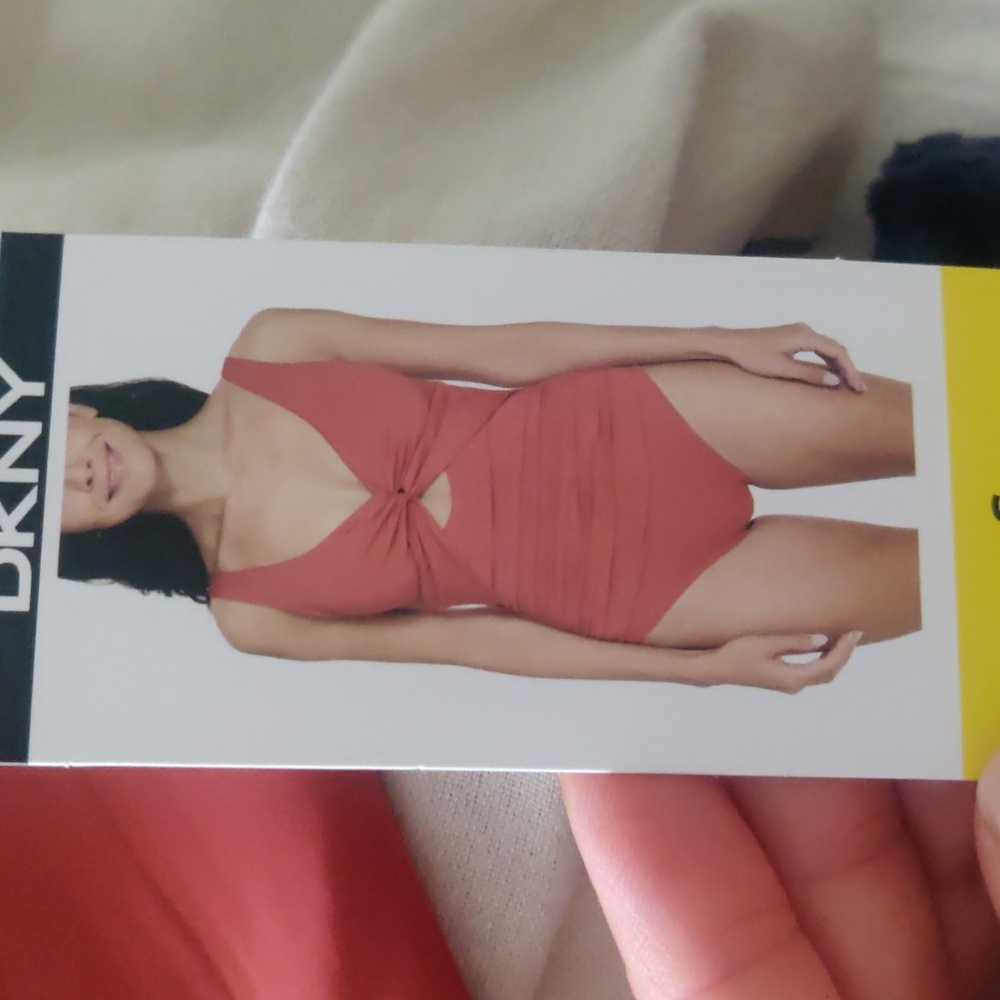 New!DKNY Y2K Women's Standard Twist Front Keyhole One Piece Swimsuit Rust Orange - Picture 4 of 9